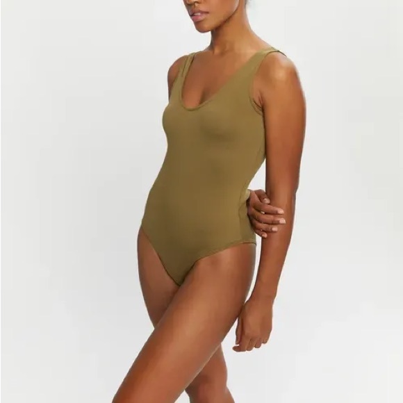 Oak + Fort | Sage Deep V body suit tank - Small - Picture 4 of 5